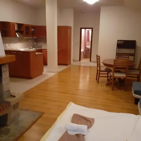 Edelweiss 아파트호텔 반스코